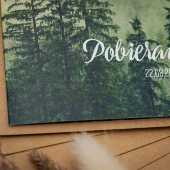 Rustykalne zaproszenie Forest z&nbsp;kopertą, podklejką i&nbsp;zaklejką