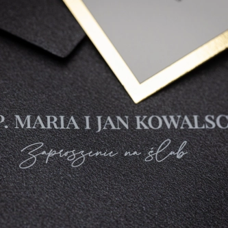 Złocone zaproszenia ślubne Minimalistyczne z&nbsp;czarną kopertą, złotą podklejką, wklejką