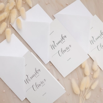 Stylowe zaproszenie ślubne drukowane na papierze satynowym z&nbsp;dopasowaną kopertą