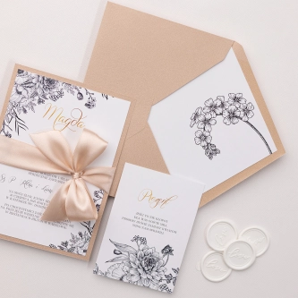 Zaproszenia ślubne Adore w&nbsp;kolorze Cappucino z&nbsp;piękną wstążką satynową oraz wkładką
