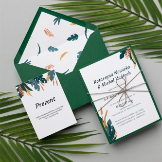 Zaproszenia ślubne Boho wedding w&nbsp;kolorze zielonym przewiązane sznurkiem ekologicznym