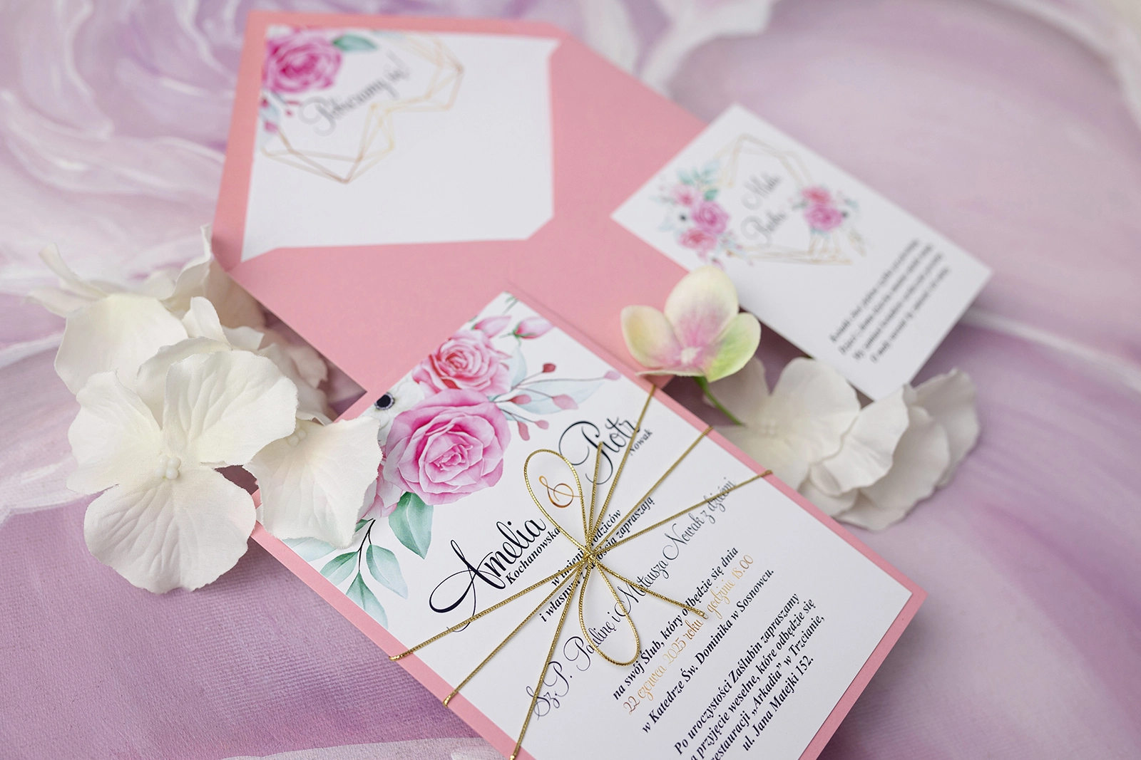 Zaproszenia ślubne Geometryczne Serce z pudrowo różową kopertą, papierem ozdobnym oraz złotym sznurkiem i wkładką