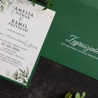 Zaproszenia ślubne Leaves z&nbsp;zieloną podklejką i&nbsp;kopertą