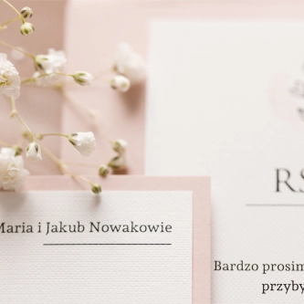 Klasyczne zaproszenia na  ślub Madlen - Motyw 1 w&nbsp;delikatnym różowym kolorze