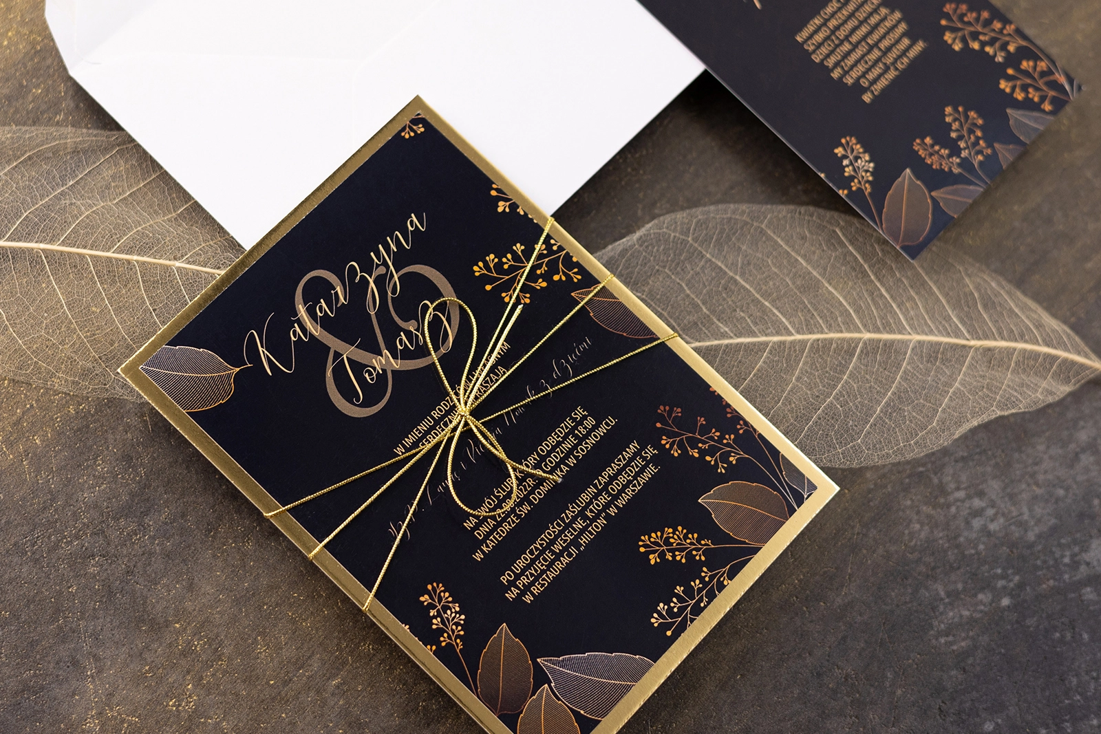 Nowoczesne Zaproszenia ślubne Goldish z złotym papierem ozdobnym i złotym sznurkiem