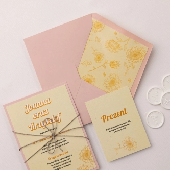 Zaproszenia ślubne Sunflowers z&nbsp;kwiatami słonecznika z&nbsp;różowymi dodatkami