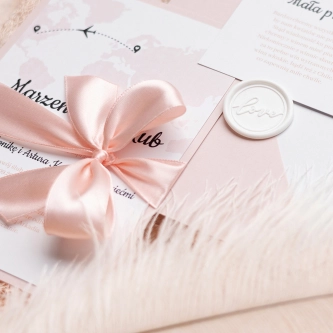 Podróżnicze Zaproszenia ślubne Travels z&nbsp;mapą w&nbsp;kolorze pudrowego różu