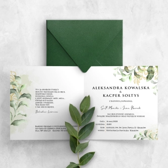 Piękne zielone zaproszenie ze złotymi listkami drukowane na papierze satynowym z&nbsp;ciemno zieloną kopertą