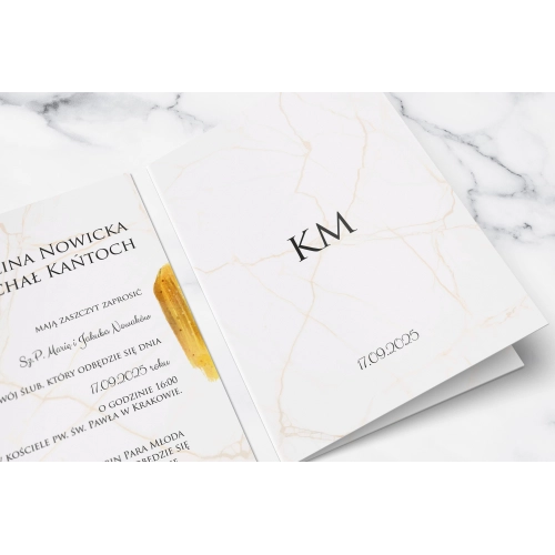 Złote zaproszenie Marble z piękną kopertą, podklejką i opaską z papieru
