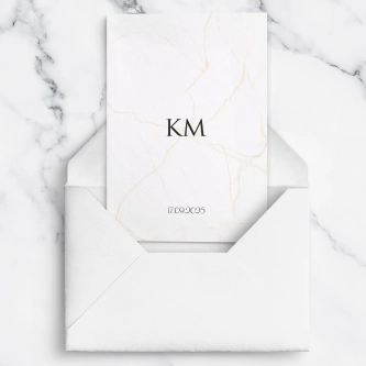 Zaproszenie Marble ze złotymi elementami i&nbsp;marmurkiem oraz białą kopertą