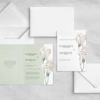 Piękne zielone zaproszenie z&nbsp;białym kwiatem i&nbsp;dopasowaną kopertą
